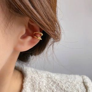💗LAST ONE 💗Double Twist Gold Plated Ear Cuff